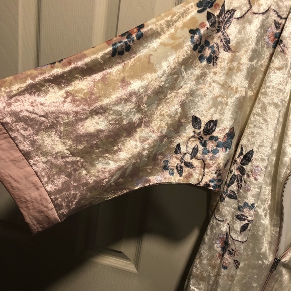 Super soft zip up top - Picture 5 of 6